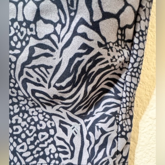 Kyodan Sports Bra XS Animal Print High Support Activewear Gray Black - Picture 5 of 7